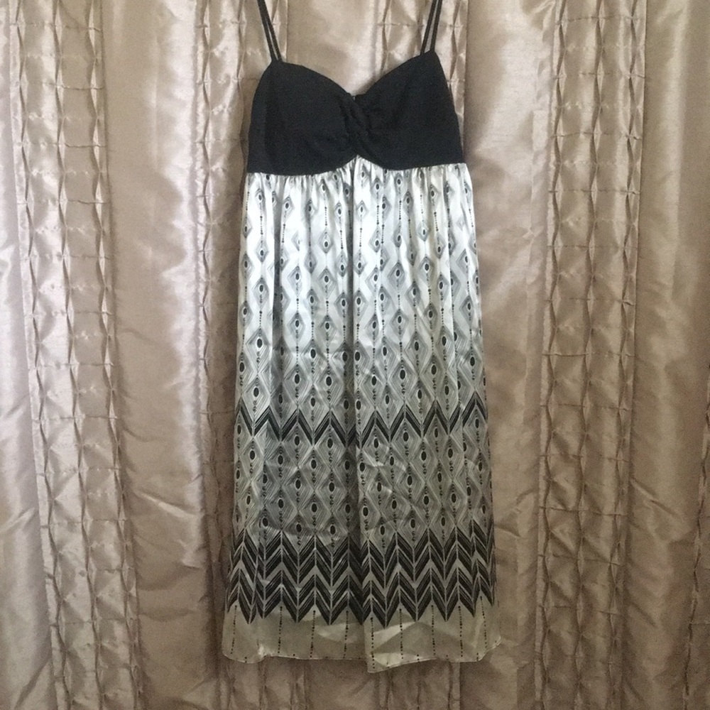 Dress - Picture 2 of 5